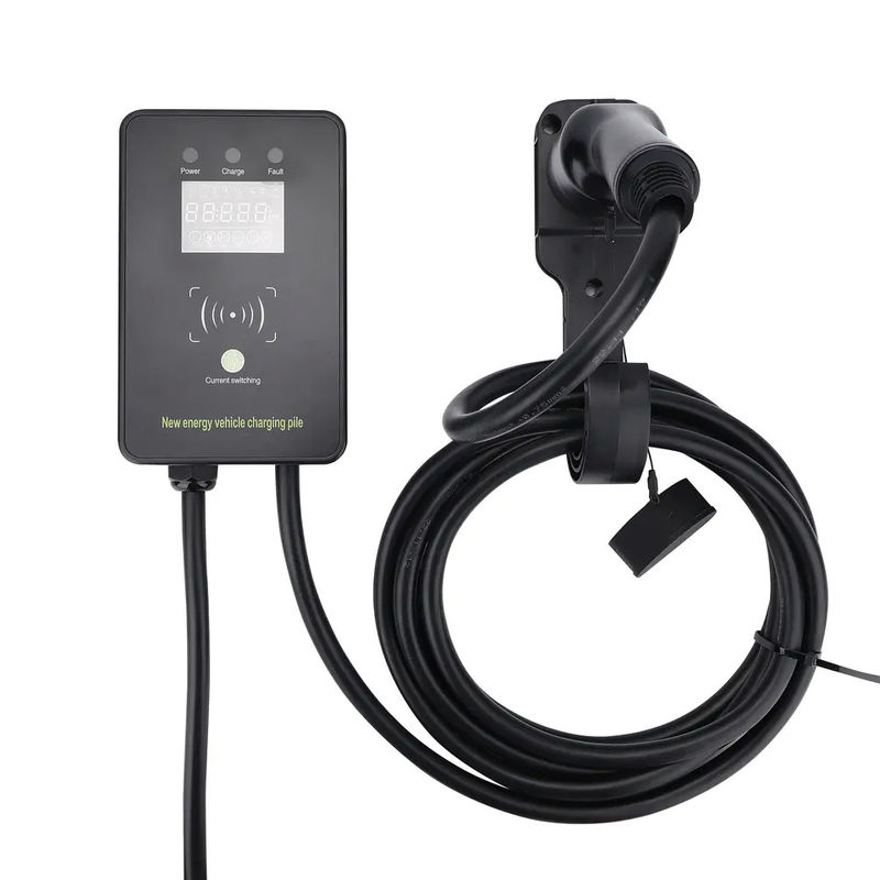 AC 220V بطاقة التمرير 5 معدات محطة شحن EV مثبتة على الحائط مع شاشة LED