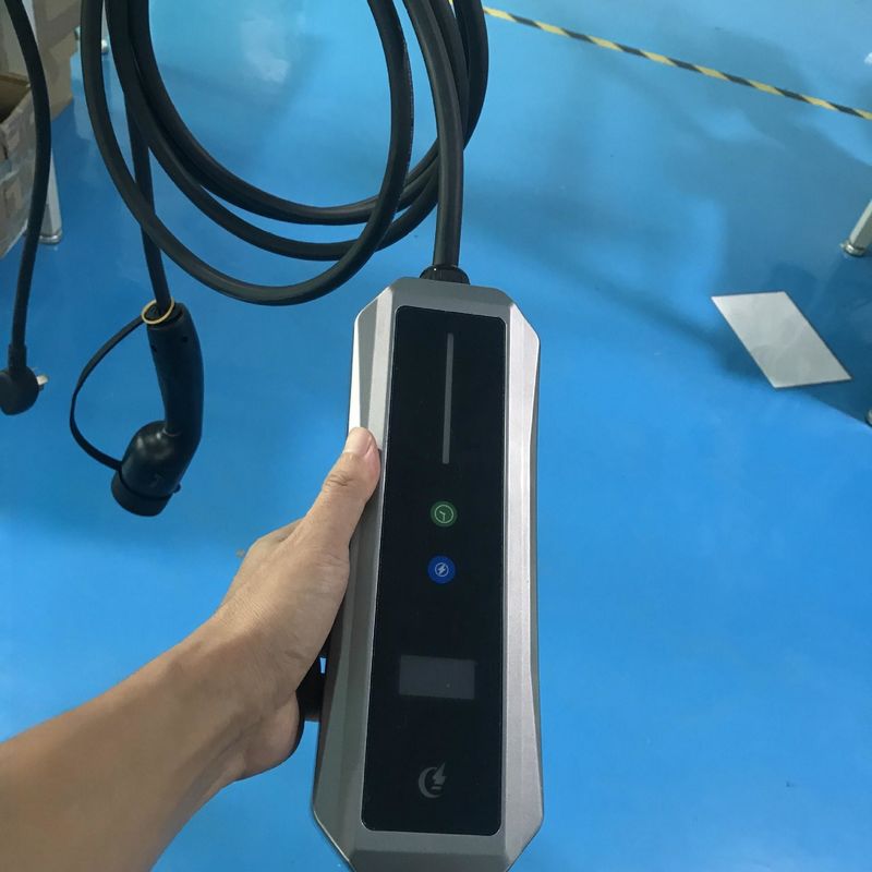 نوع 2 ألوان مخصصة شاحن AC EV المحمول 22kw مع شاشة OLED